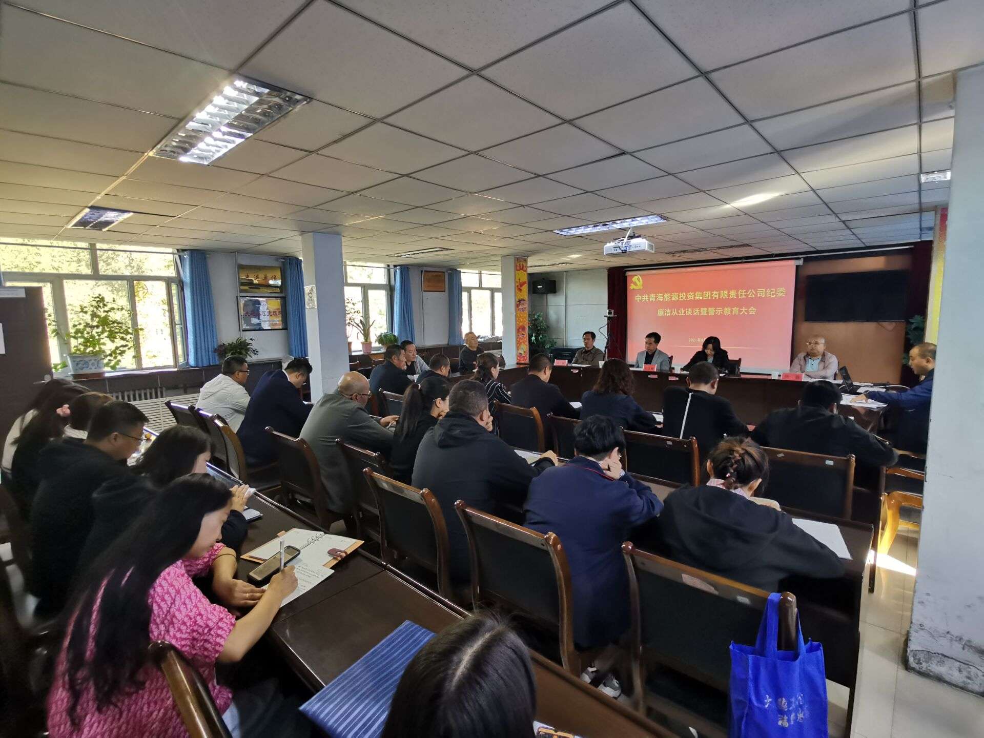1635390620234223.jpg 集團公司紀委開展廉潔談話活動  黃奇中攝.jpg
